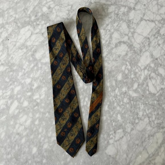Silk Valentino Tie - Picture 1 of 7